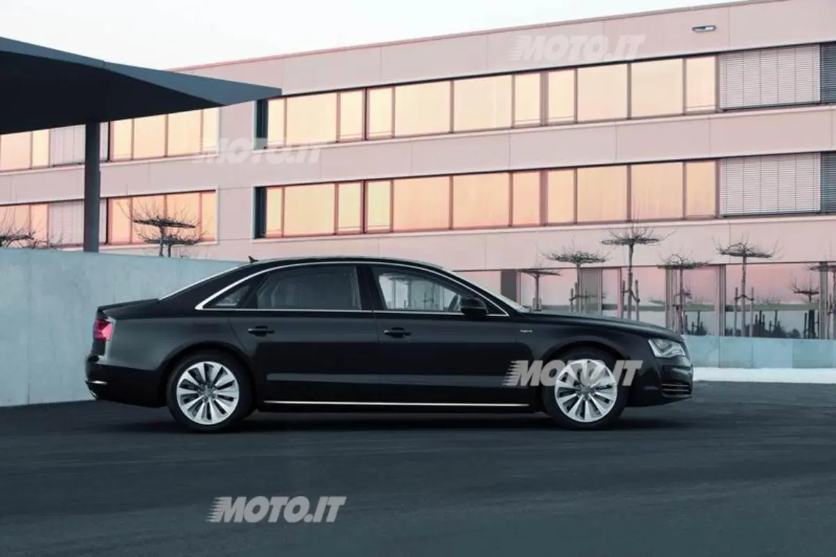 Audi A8 Hybrid: listino prezzi (8)