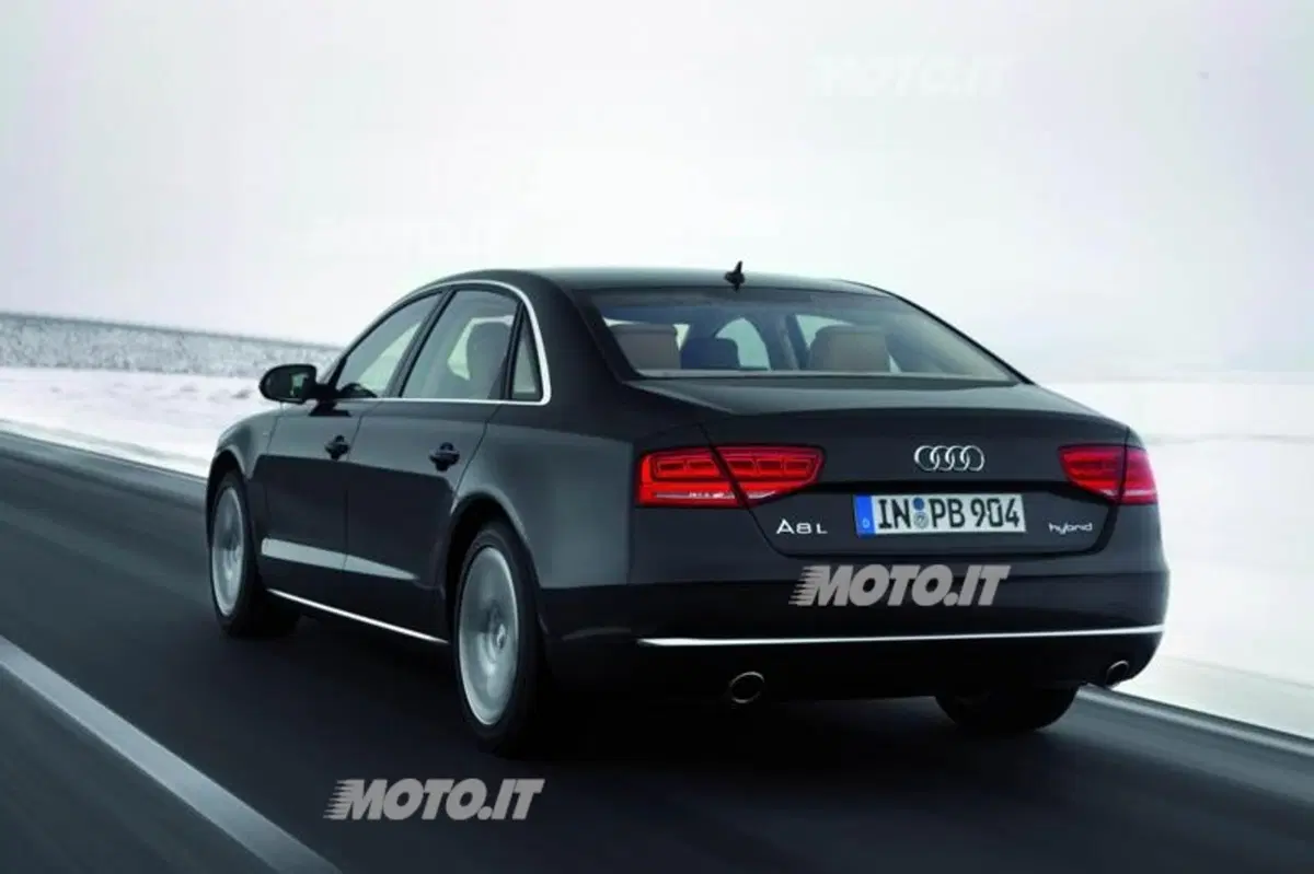 Audi A8 Hybrid: listino prezzi (9)