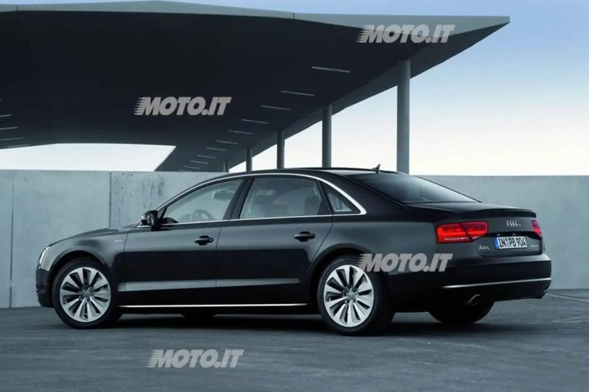 Audi A8 Hybrid: listino prezzi (10)