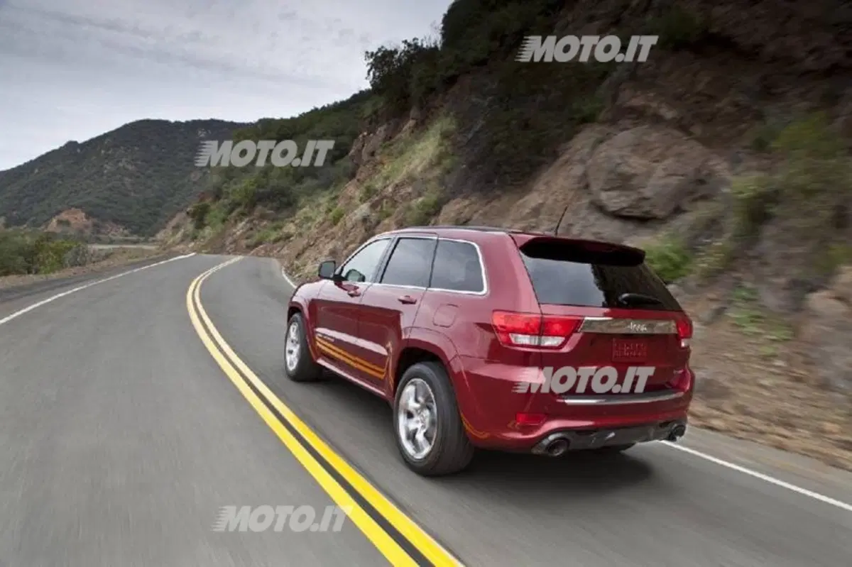 Jeep Grand Cherokee SRT8: listino prezzi (9)