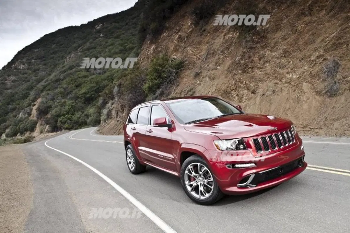 Jeep Grand Cherokee SRT8: listino prezzi (12)