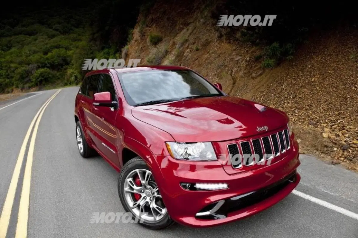 Jeep Grand Cherokee SRT8: listino prezzi (13)