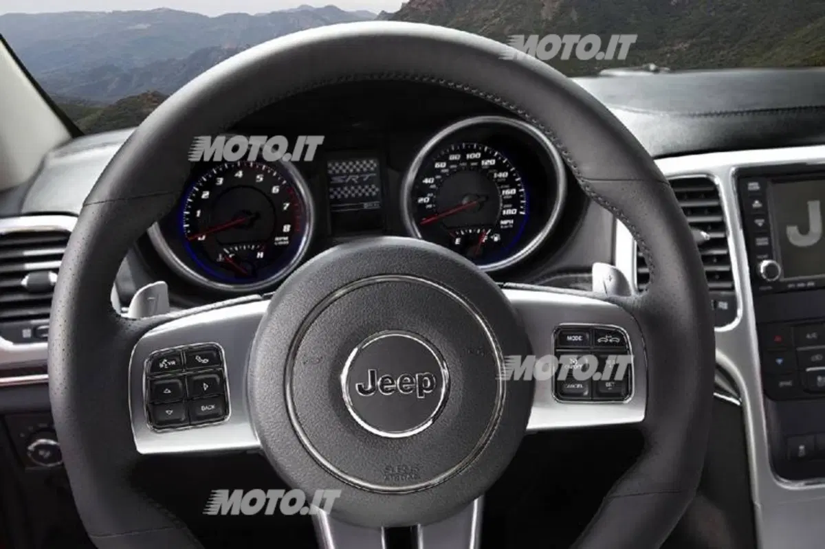 Jeep Grand Cherokee SRT8: listino prezzi (17)