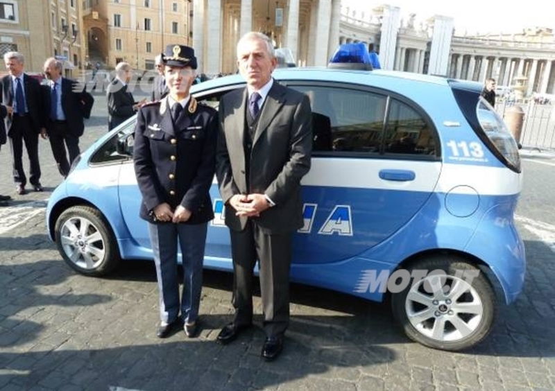 Consegnate 2 Citroen C-Zero alla Polizia di Stato