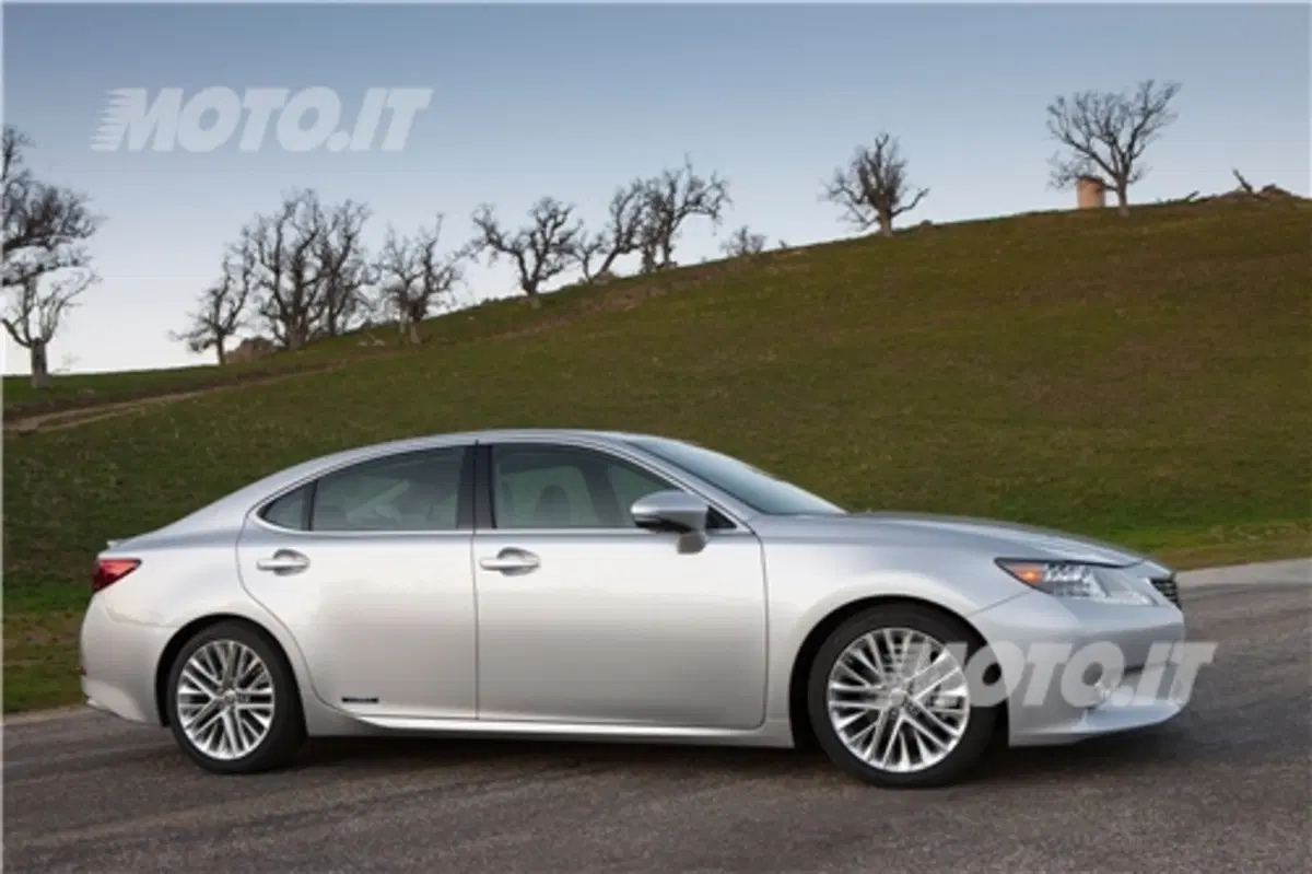 Lexus: a New York la nuova gamma ES per gli USA (2)