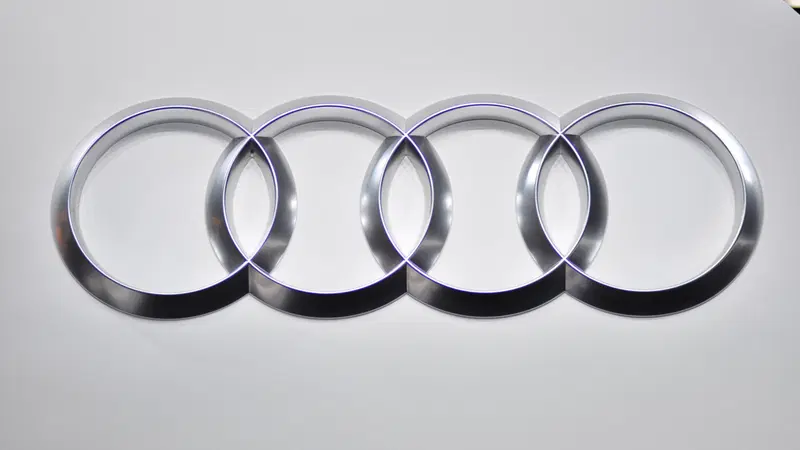 Audi: la &ldquo;R18 Ultra Chair&rdquo; al Salone del Mobile di Milano