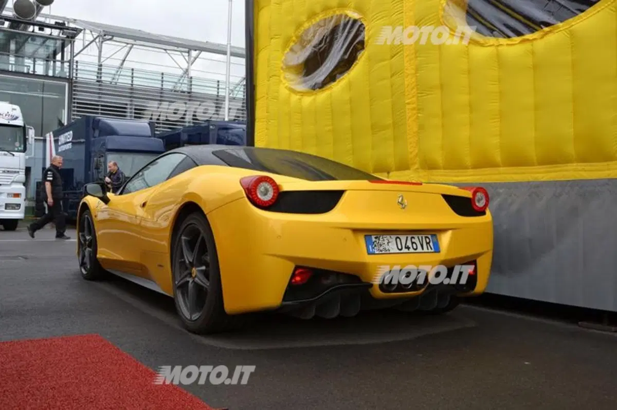 Avvistata la Ferrari 458 Italia di Valentino Rossi (2)