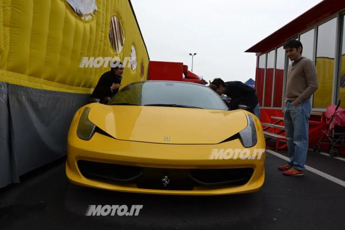 Avvistata la Ferrari 458 Italia di Valentino Rossi (5)
