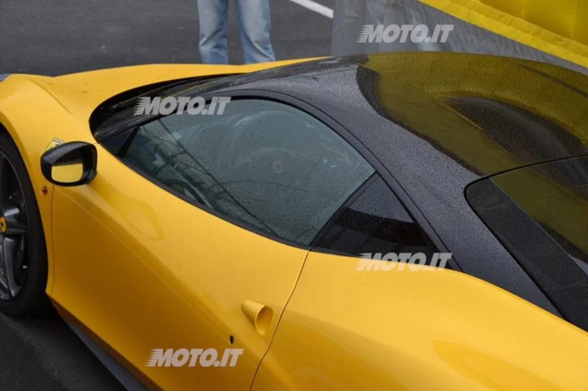 Avvistata la Ferrari 458 Italia di Valentino Rossi (7)