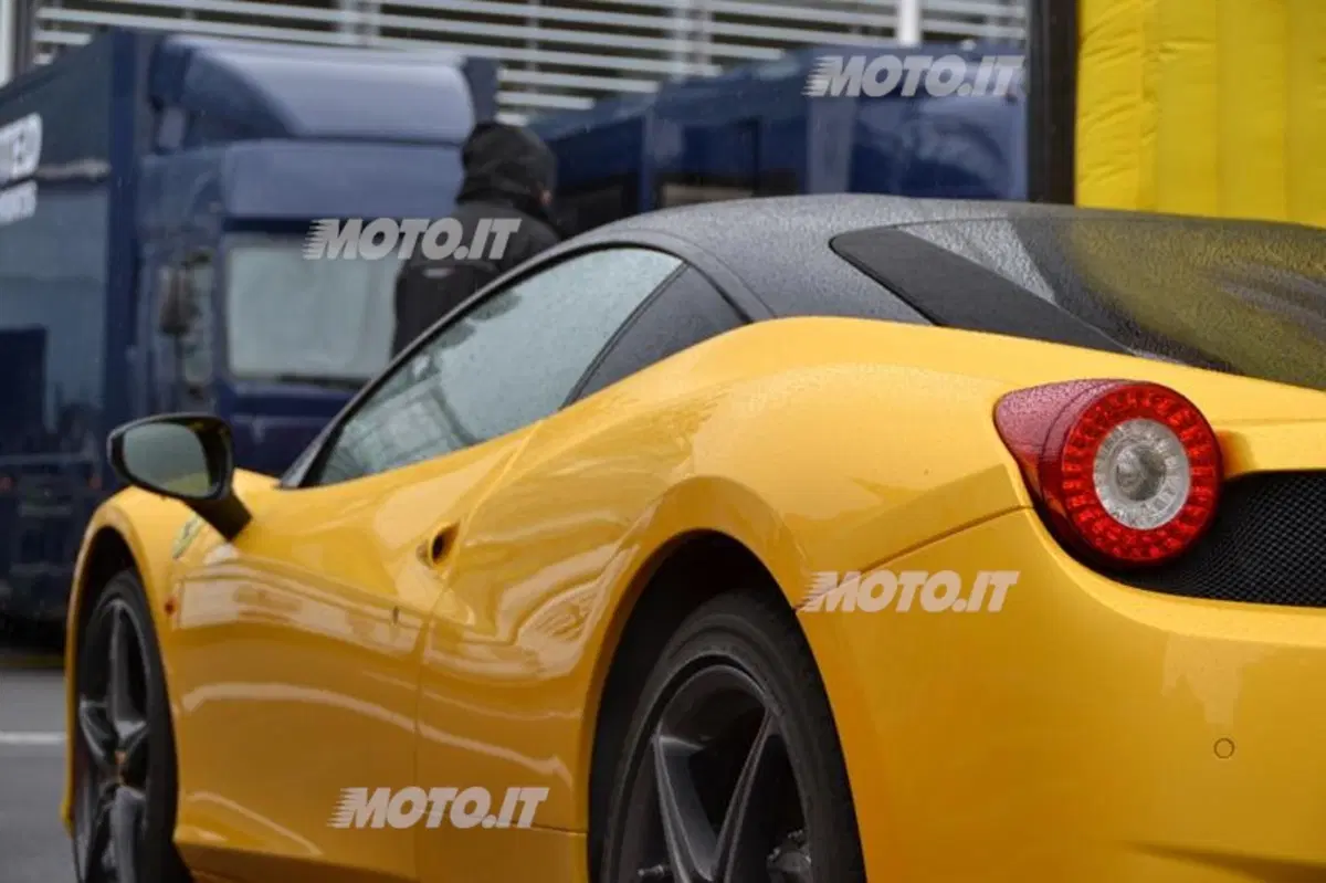 Avvistata la Ferrari 458 Italia di Valentino Rossi (8)