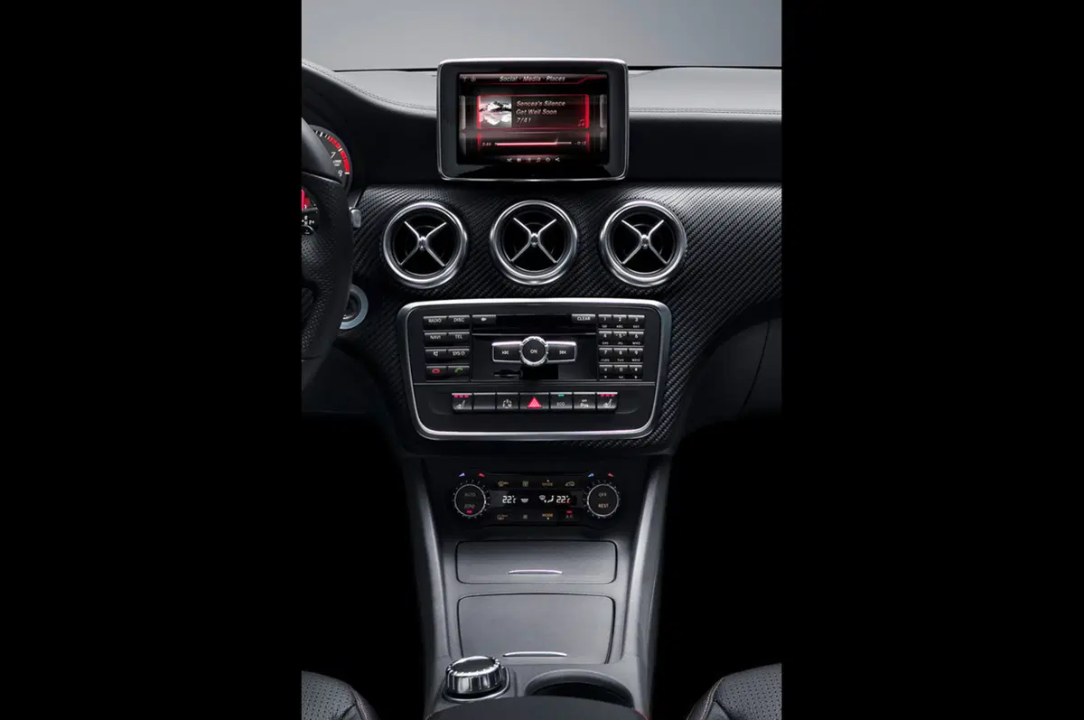 Gli interni della nuova Mercedes-Benz Classe A: vis à vis con Francesca Sangalli (6)