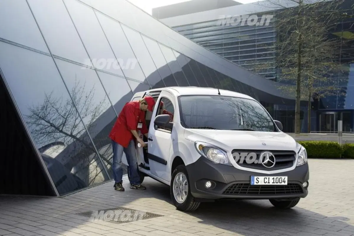 Mercedes-Benz Citan: le prime immagini ufficiali