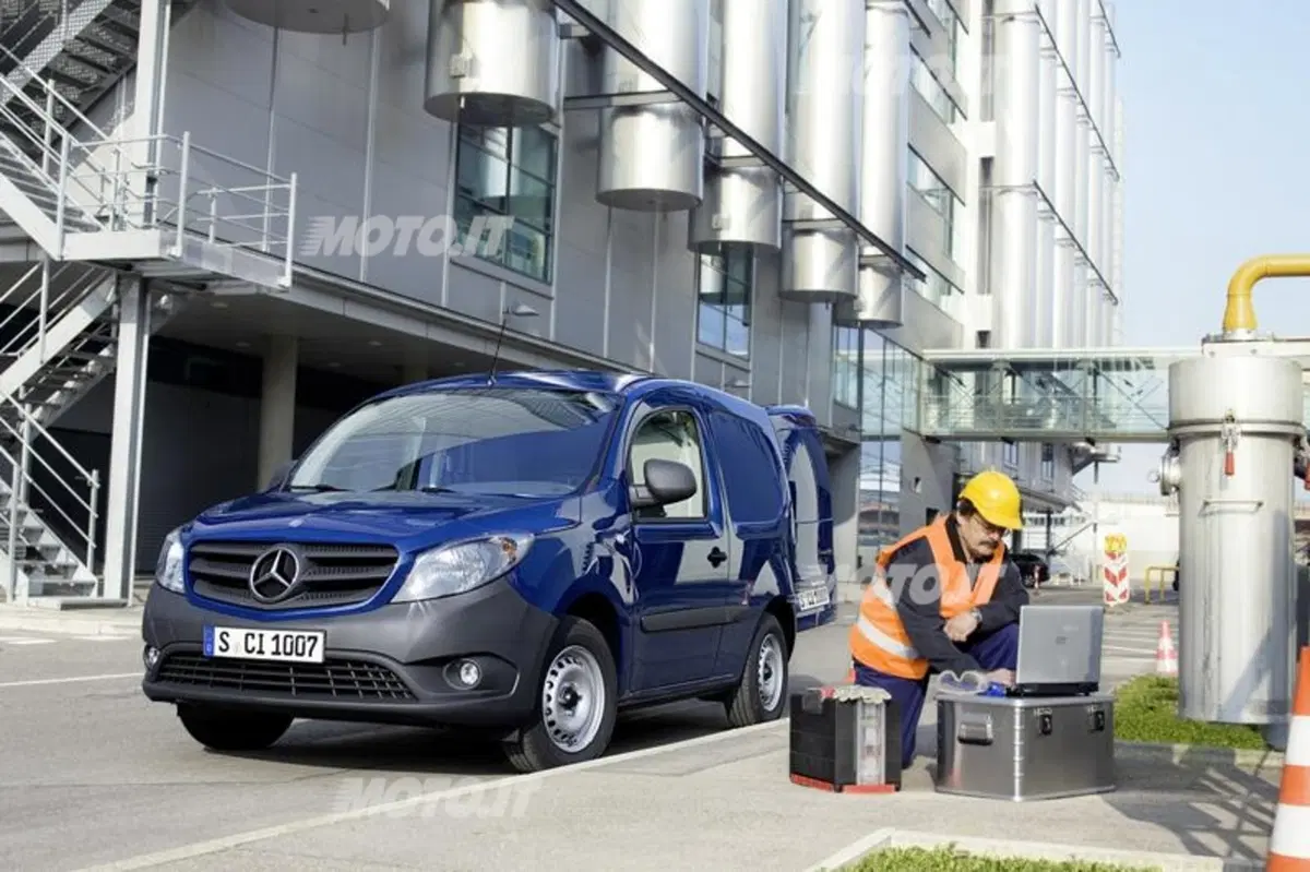Mercedes-Benz Citan: le prime immagini ufficiali (4)