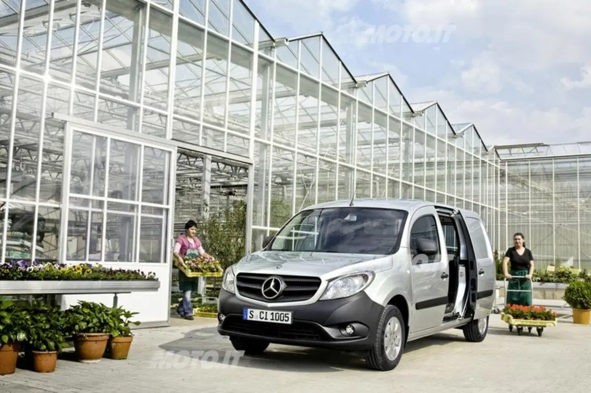 Mercedes-Benz Citan: le prime immagini ufficiali (11)