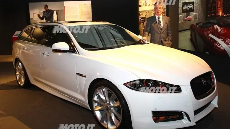 Jaguar presenta il &ldquo;Collector's Garage" al Fuorisalone