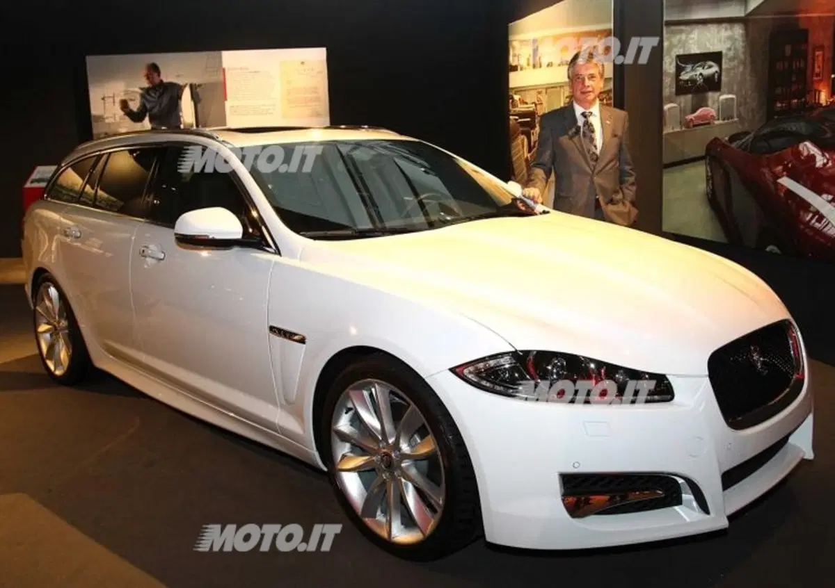 Jaguar presenta il &ldquo;Collector's Garage" al Fuorisalone