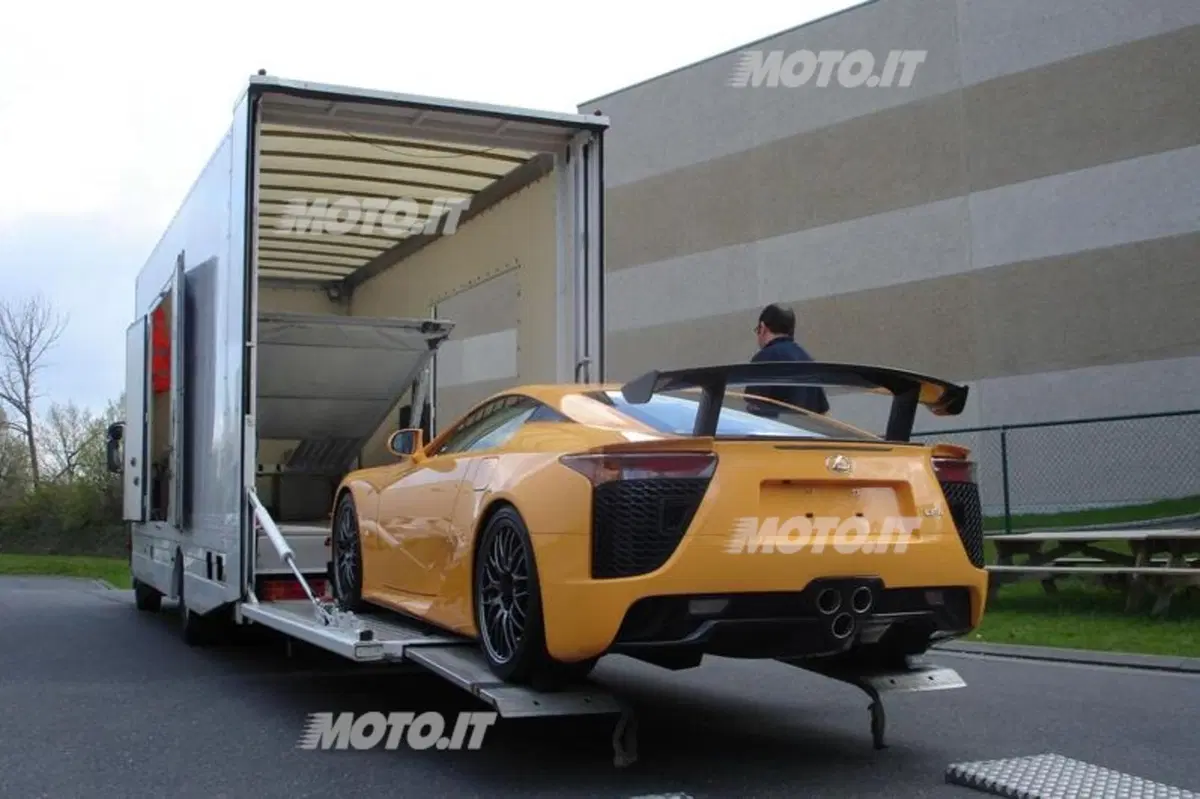Lexus LFA: consegnata in Europa la prima con pacchetto Nürburgring (2)