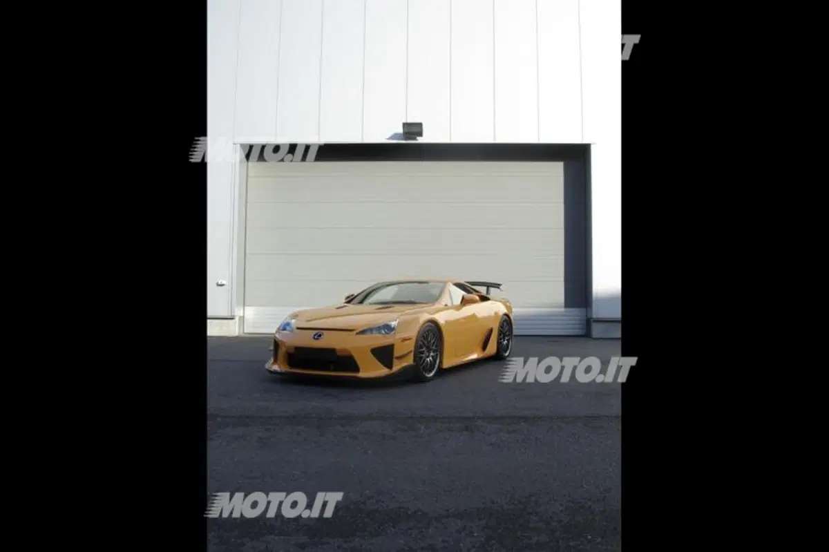Lexus LFA: consegnata in Europa la prima con pacchetto Nürburgring (4)