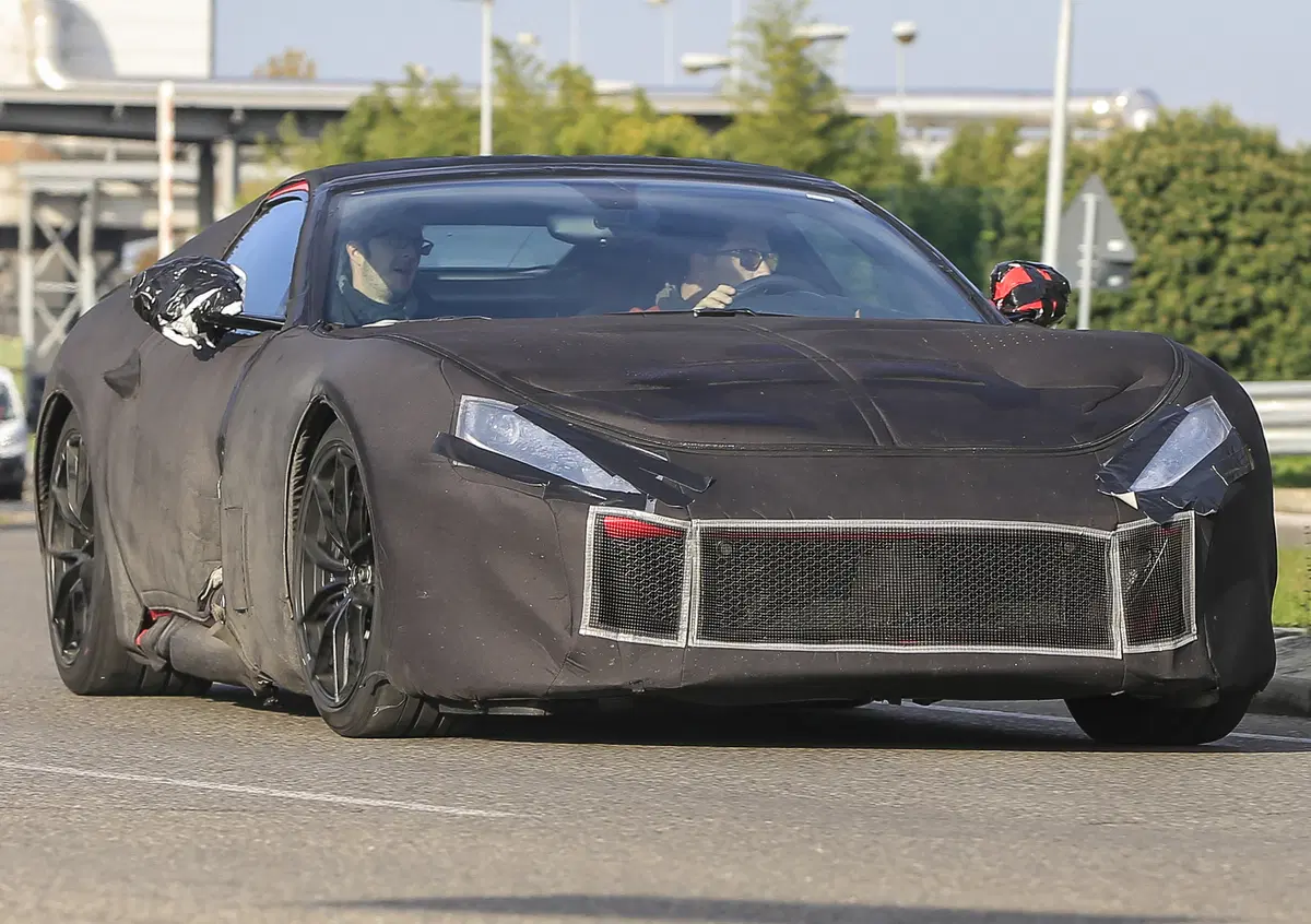 Ferrari F12 M: nuove foto spia dell'erede della F12 Berlinetta