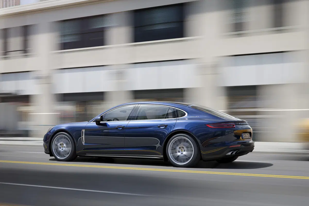 Panamera, Porsche amplia la gamma (3)