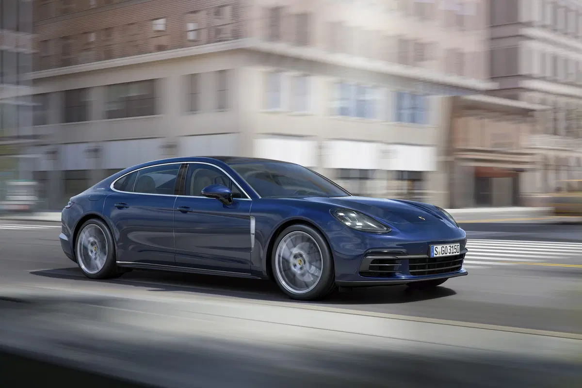 Panamera, Porsche amplia la gamma