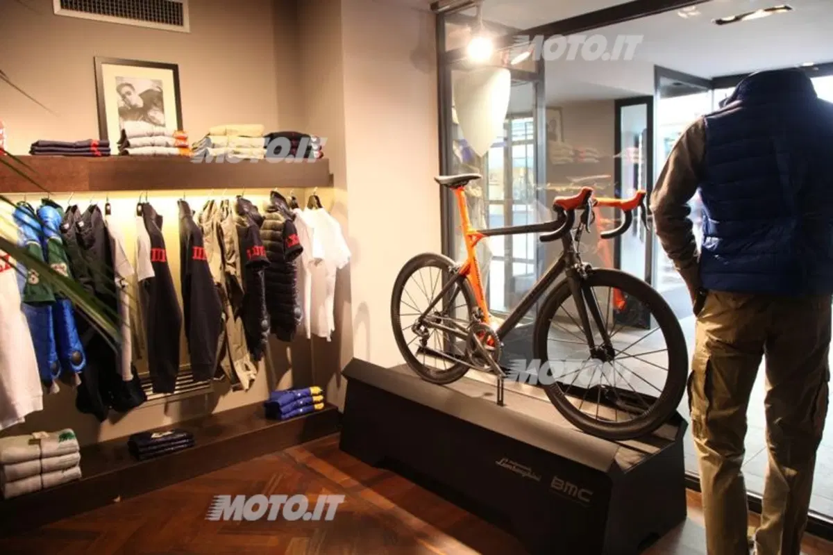 Presentata da Brian&Barry la collezione abbigliamento Lamborghini 2012 (6)