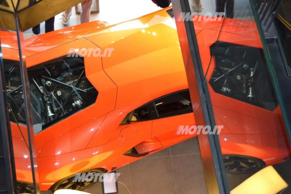 Presentata da Brian&Barry la collezione abbigliamento Lamborghini 2012 (9)