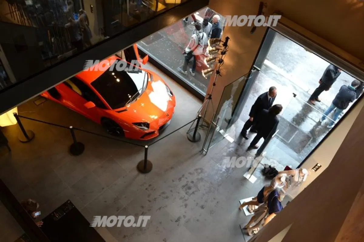 Presentata da Brian&Barry la collezione abbigliamento Lamborghini 2012 (10)