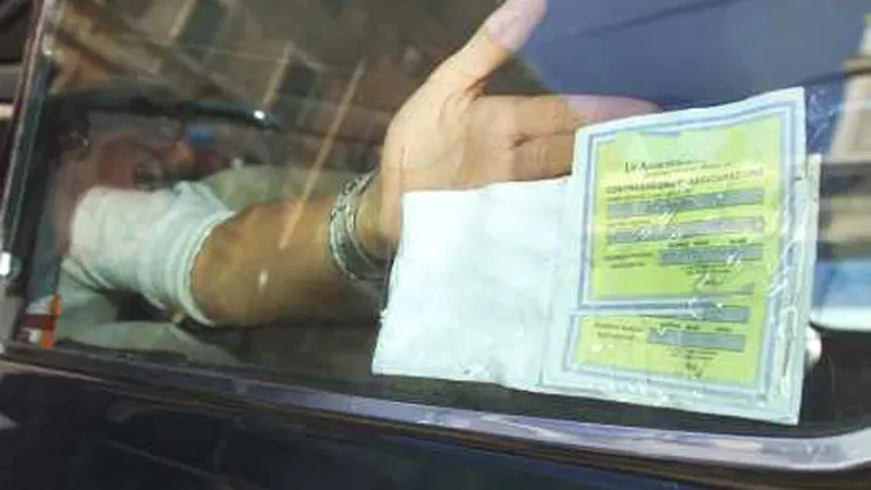 Calano i premi, ma crescono frodi e veicoli non assicurati al Sud