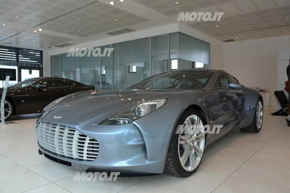 Jeffrey Scott: «Aston Martin è storia ed emozione» (8)