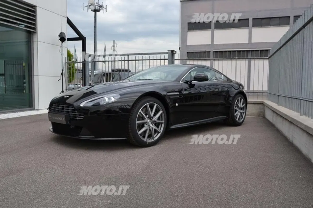 Jeffrey Scott: «Aston Martin è storia ed emozione» (15)