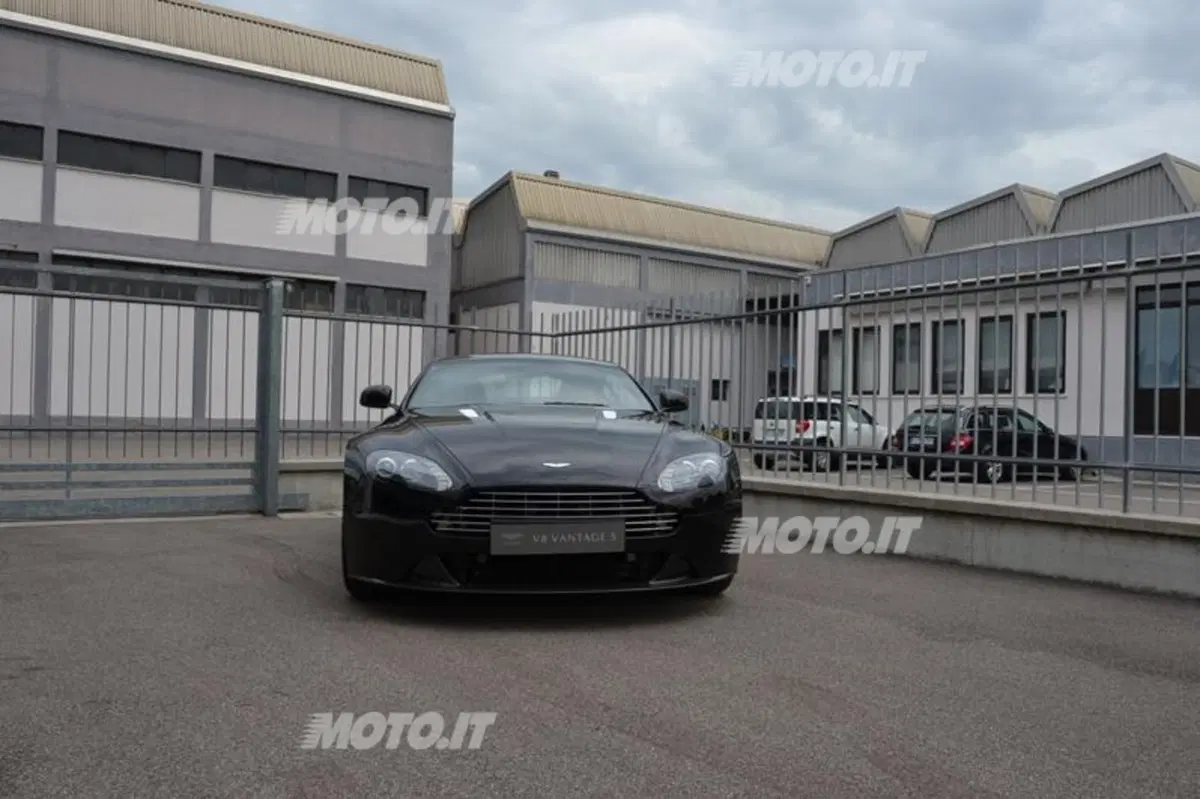 Jeffrey Scott: «Aston Martin è storia ed emozione» (17)
