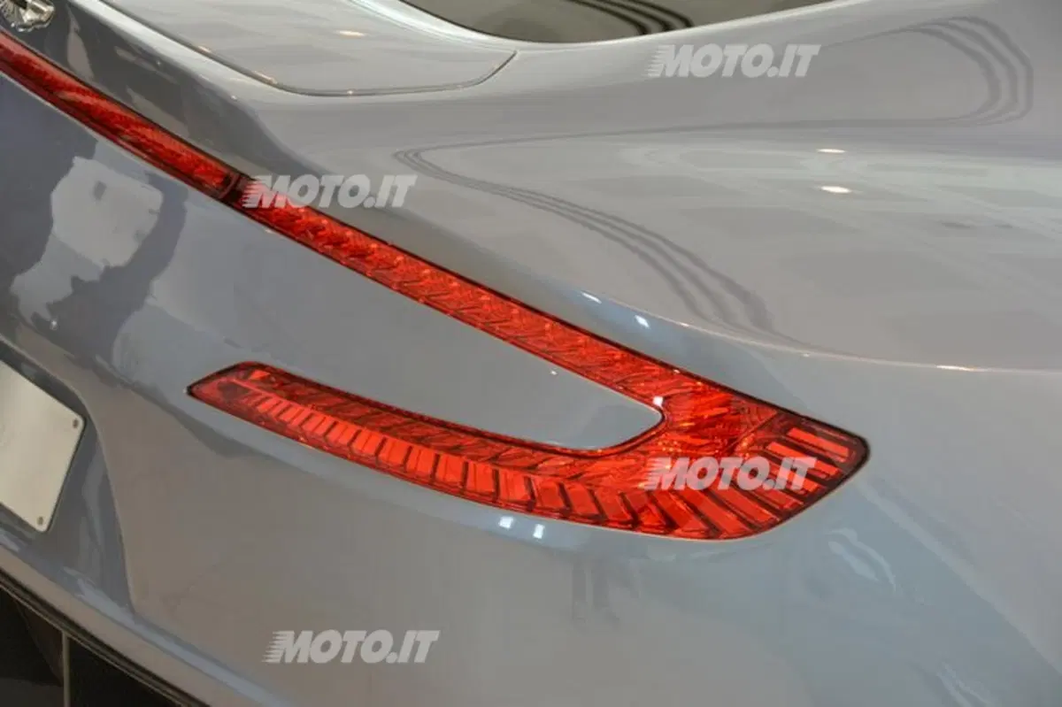 Jeffrey Scott: «Aston Martin è storia ed emozione» (22)