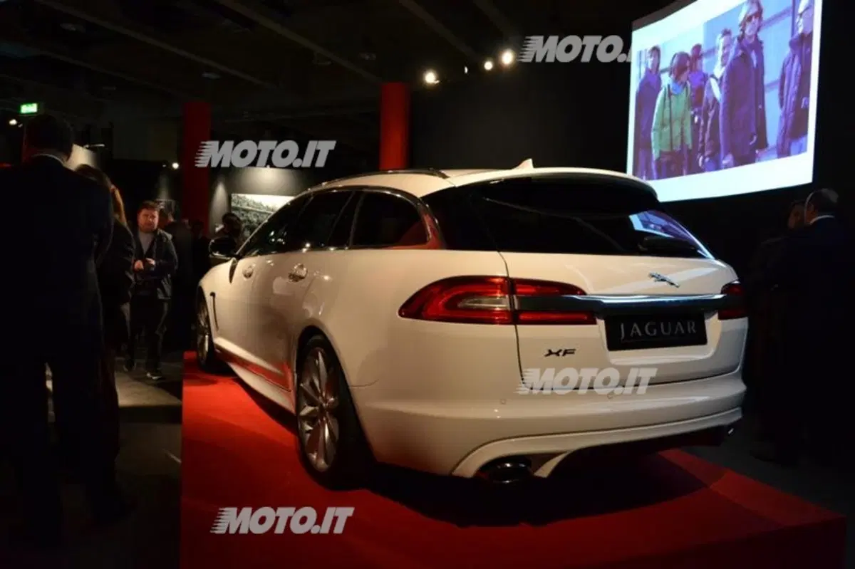 Jaguar XF Sportbrake: si mostra ai 30 anni di AD (2)