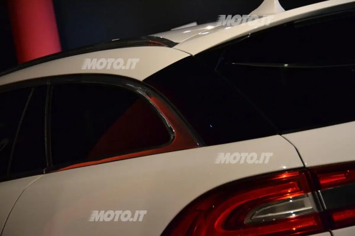Jaguar XF Sportbrake: si mostra ai 30 anni di AD (5)