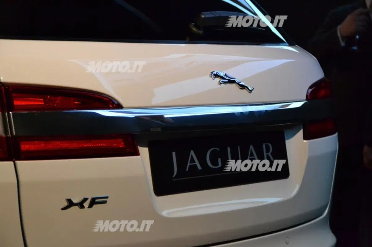 Jaguar XF Sportbrake: si mostra ai 30 anni di AD (6)