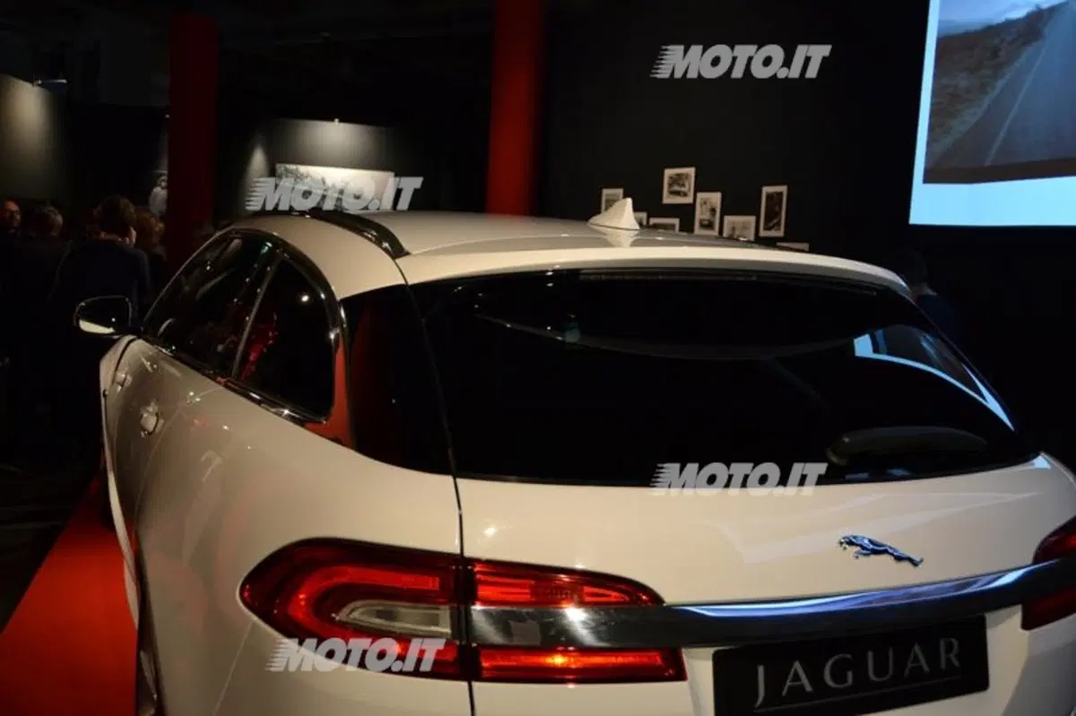 Jaguar XF Sportbrake: si mostra ai 30 anni di AD (7)
