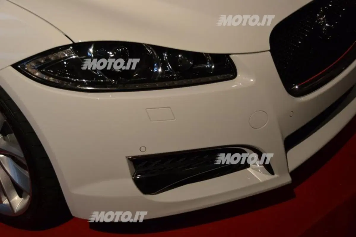 Jaguar XF Sportbrake: si mostra ai 30 anni di AD (9)