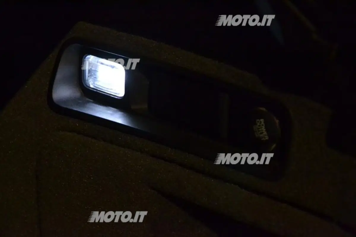 Jaguar XF Sportbrake: si mostra ai 30 anni di AD (13)