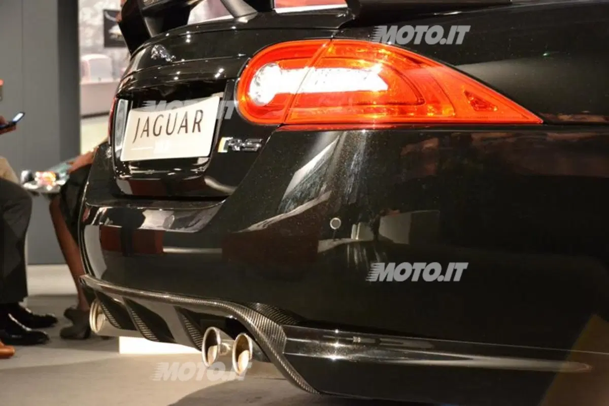 Jaguar XF Sportbrake: si mostra ai 30 anni di AD (21)