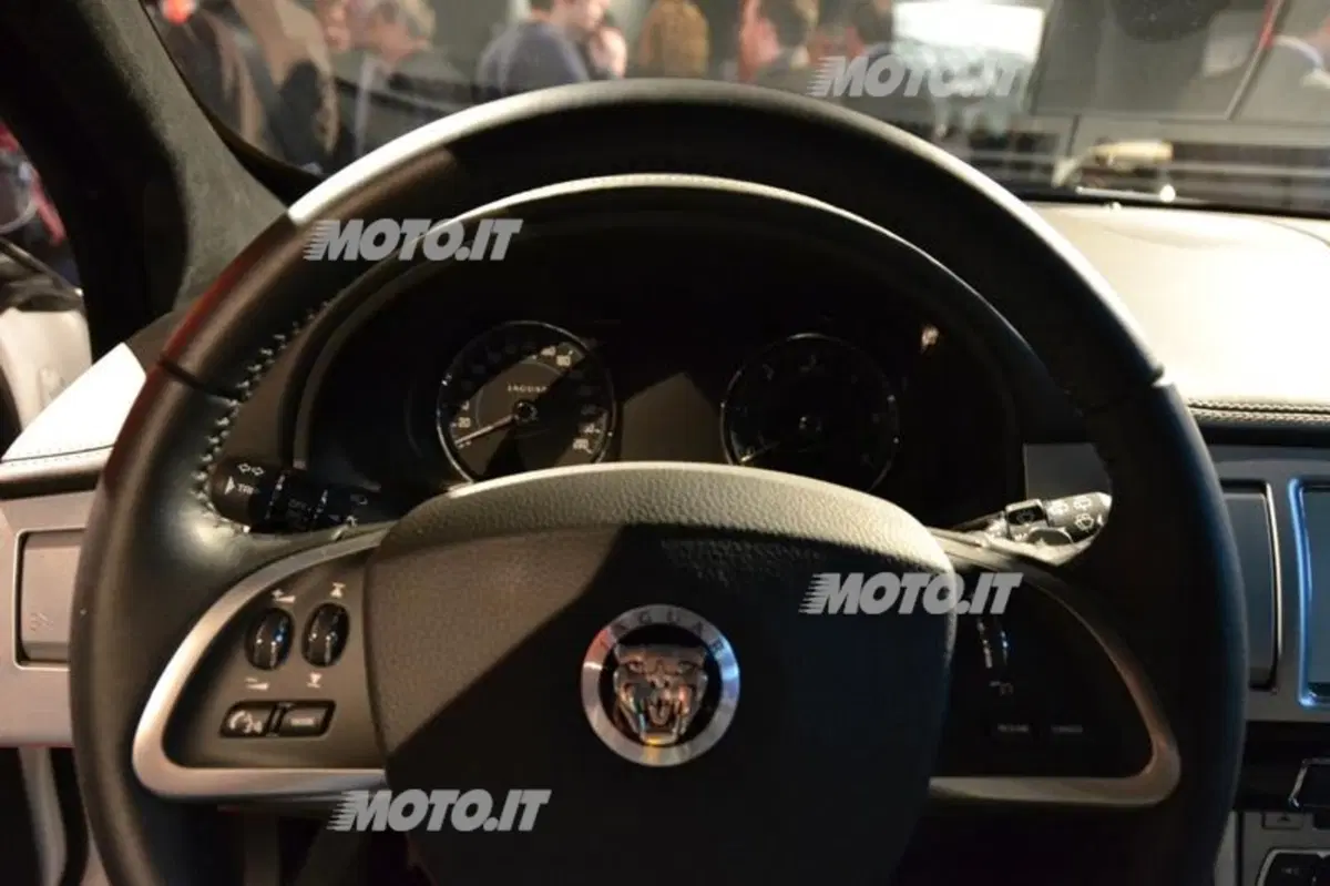 Jaguar XF Sportbrake: si mostra ai 30 anni di AD (22)