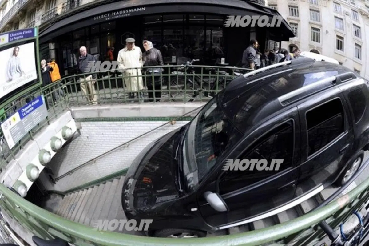 In auto nella metro di Parigi: «pensavo fosse un parcheggio» (3)