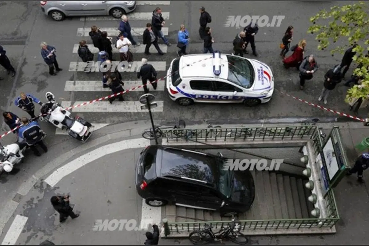 In auto nella metro di Parigi: «pensavo fosse un parcheggio» (8)