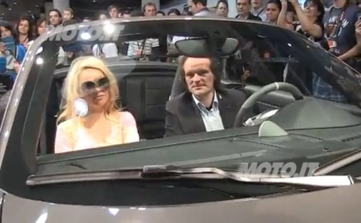 Pamela Anderson visita Gemballa al Top Marques di Monaco (3)