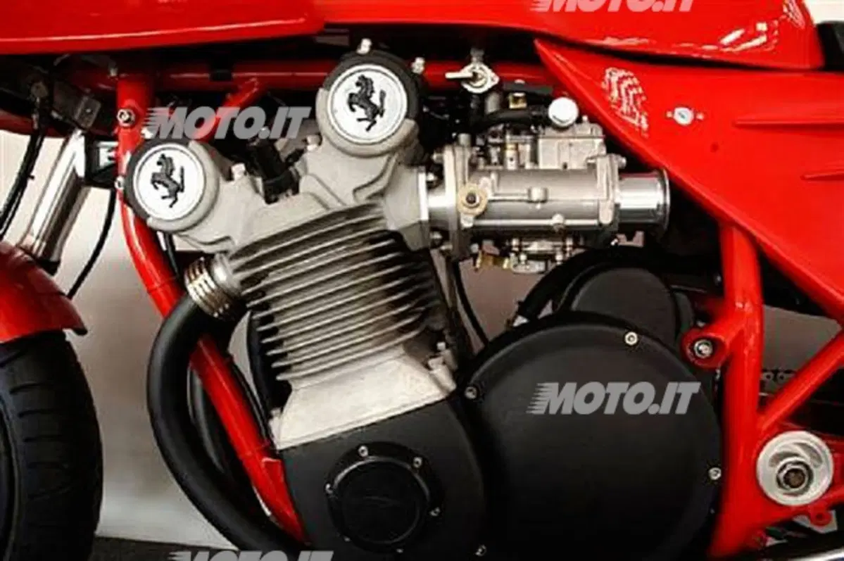 Ferrari: all'asta l'unica moto prodotta nella storia del Cavallino (7)
