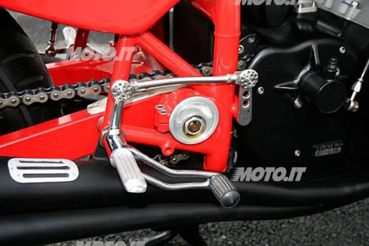 Ferrari: all'asta l'unica moto prodotta nella storia del Cavallino (8)