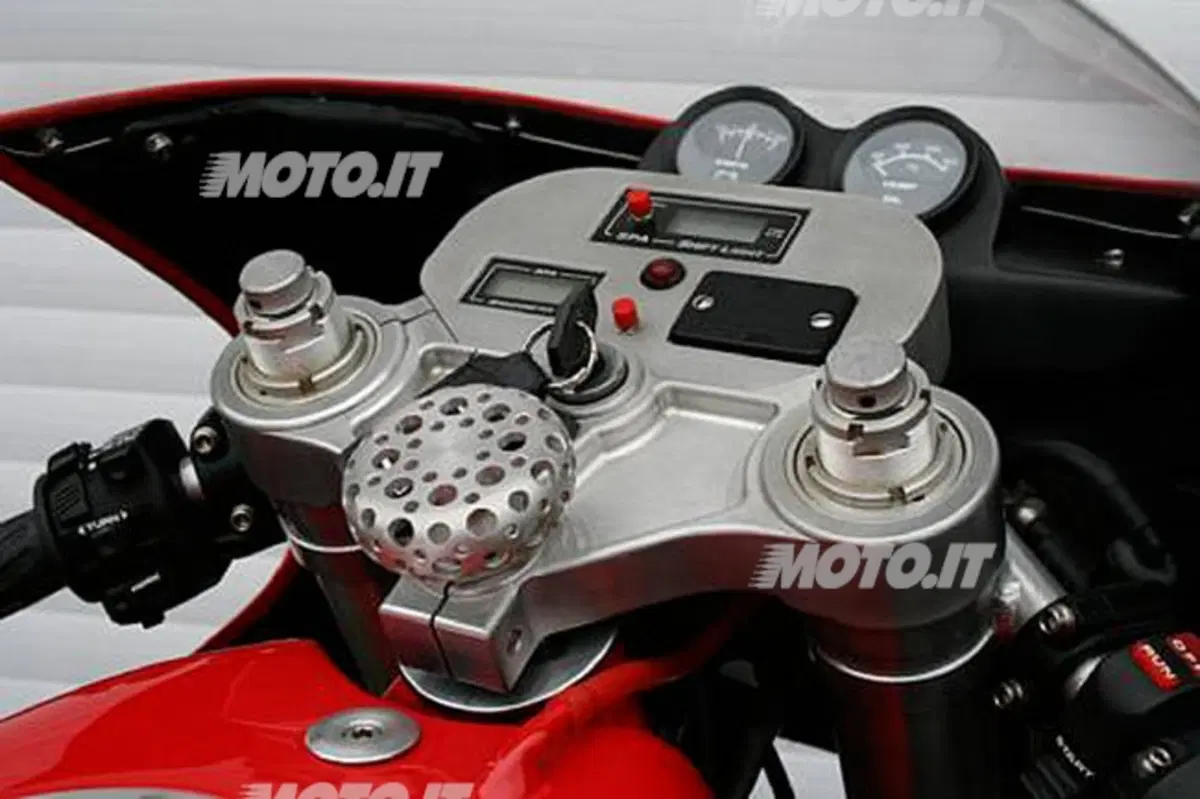 Ferrari: all'asta l'unica moto prodotta nella storia del Cavallino (9)
