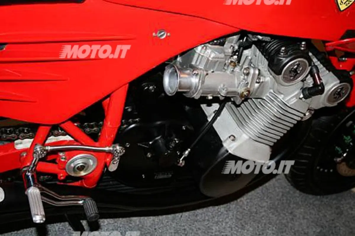 Ferrari: all'asta l'unica moto prodotta nella storia del Cavallino (12)