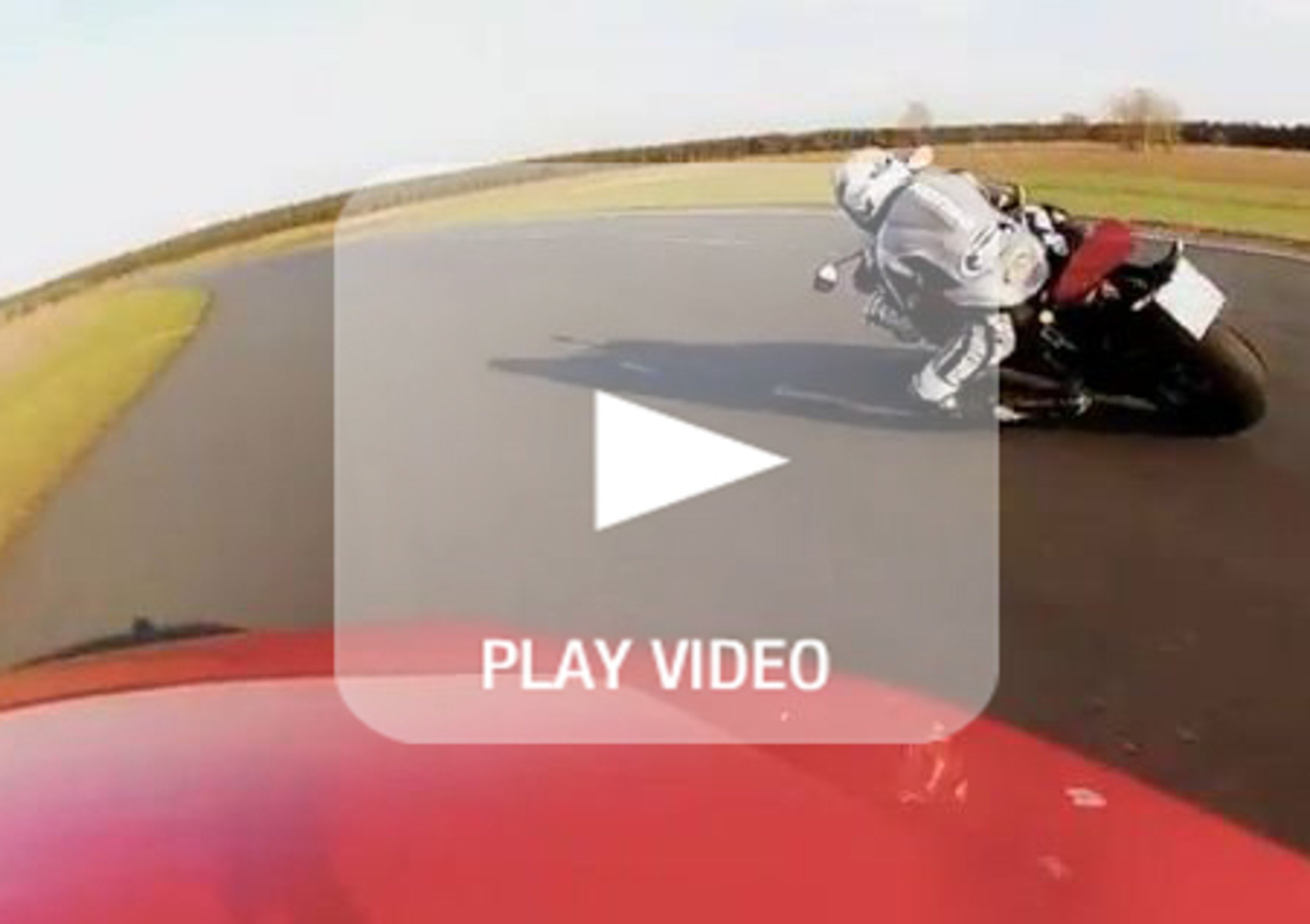 Ducati 1199 Panigale S vs. Audi TT RS: scontro in famiglia