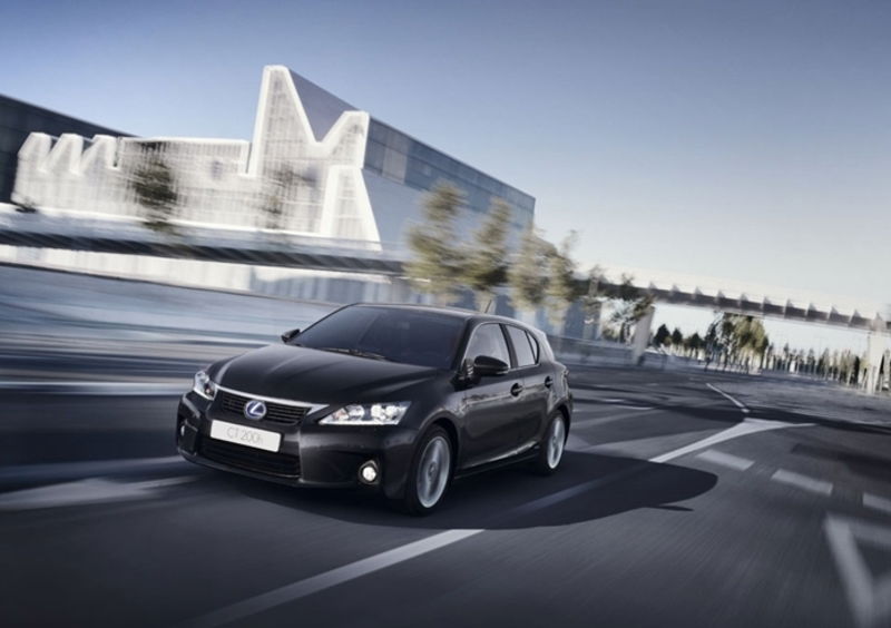 Lexus CT 200h premiata dalla JNCAP per la sicurezza